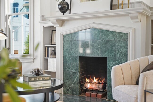Building Photo - Gorgeous 4BR/2.5BA Nob Hill Home with Shar...