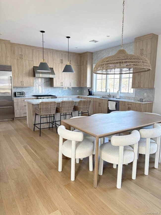 Building Photo - 14 Happy Ln