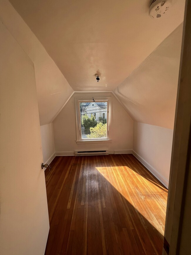 Building Photo - 4020 2nd Ave NE