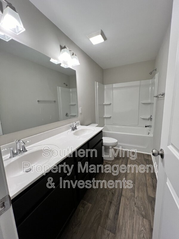 Building Photo - 1006 Creeks Landing Dr