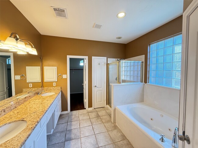 Building Photo - 3808 Travis Lake Ct