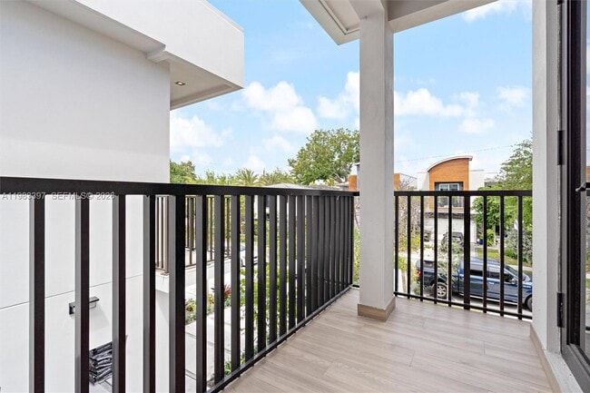 Building Photo - 1410 NE 5th St