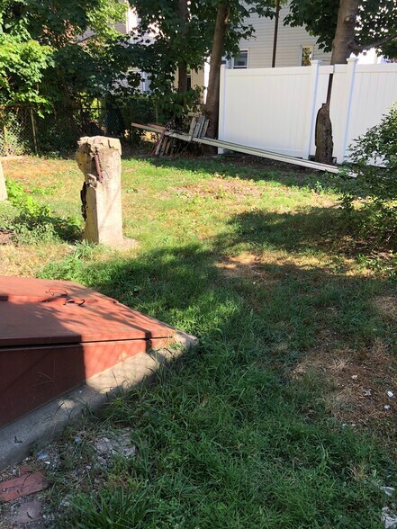 Building Photo - 336 Centre St