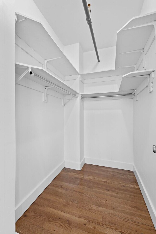 Building Photo - 309 Monroe St