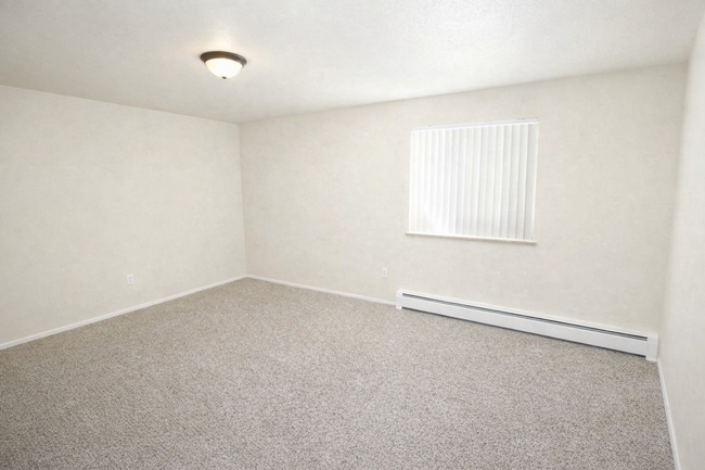 Building Photo - Updates, Simple Utilities, Awesome South Central Location - Maple Tree Apartments