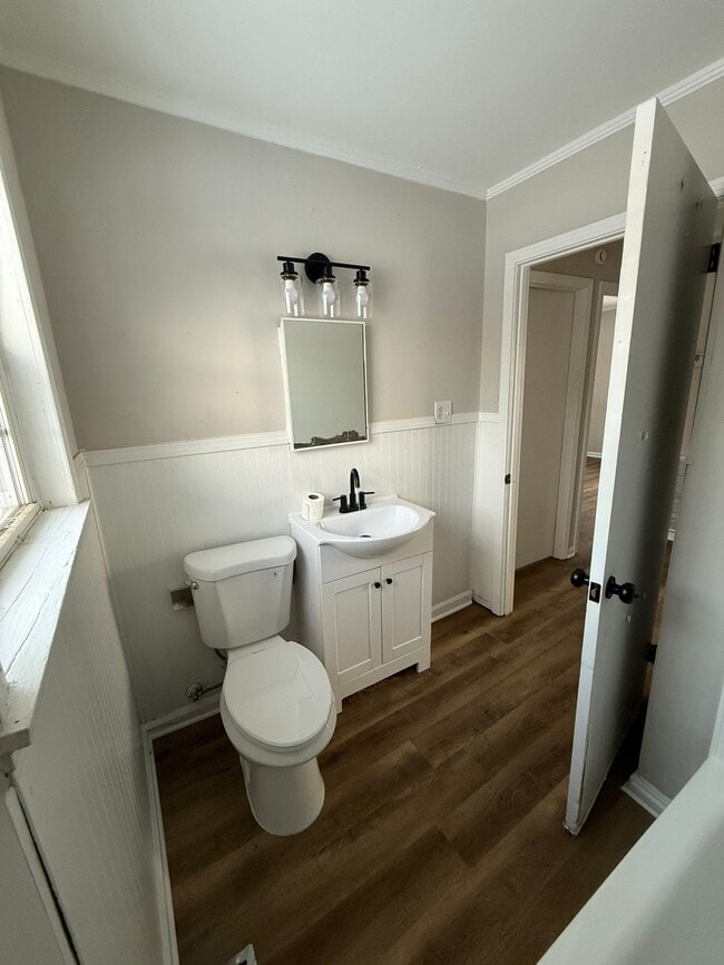 Building Photo - 210 Laurison St