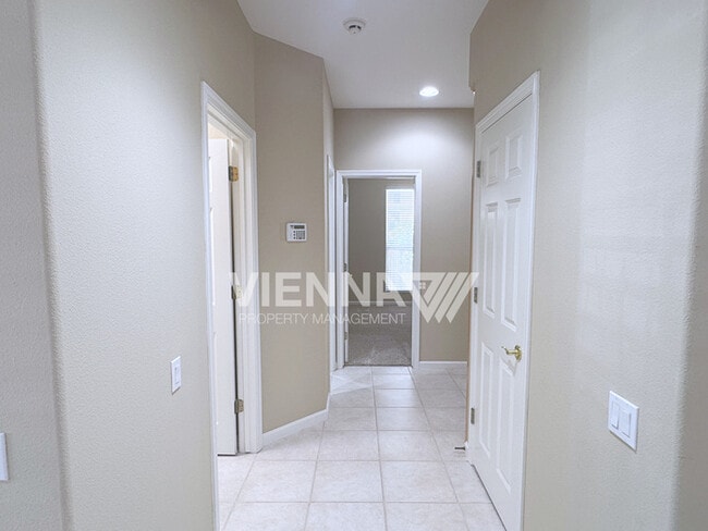 Building Photo - 961 Glide Ferry Way