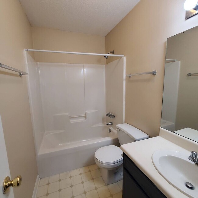 Building Photo - 6126 Vinnie Dr