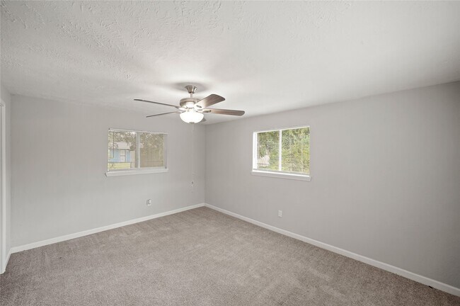 Building Photo - 5822 Glenhurst Dr