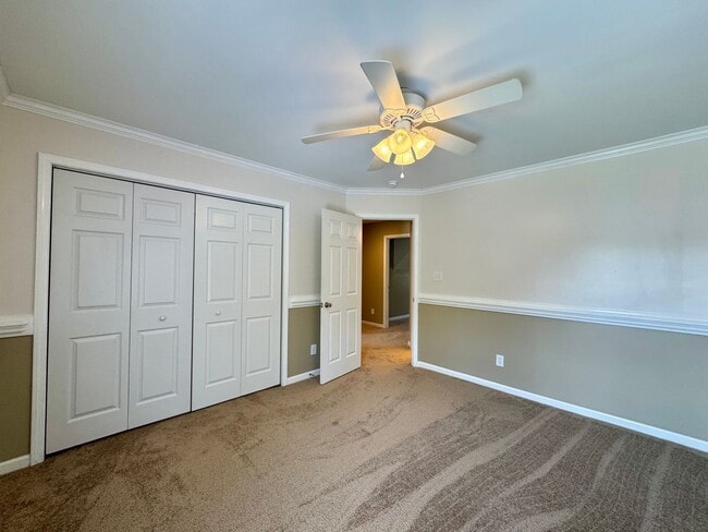 Building Photo - The Oaks at Westgate