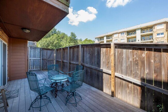 Building Photo - 6903 Deatonhill Dr