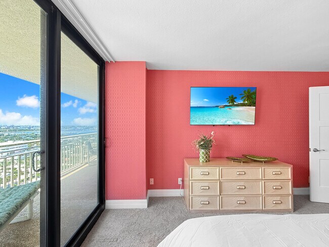 Building Photo - 3000 N Ocean Dr