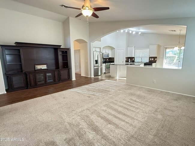 Building Photo - 605 E Nancy Ave