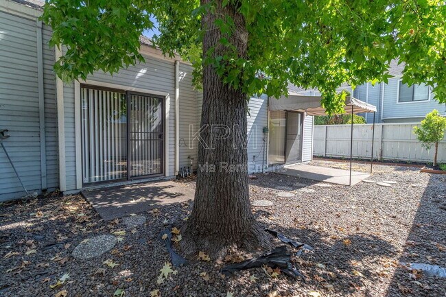 Building Photo - 2930 Driftwood Pl