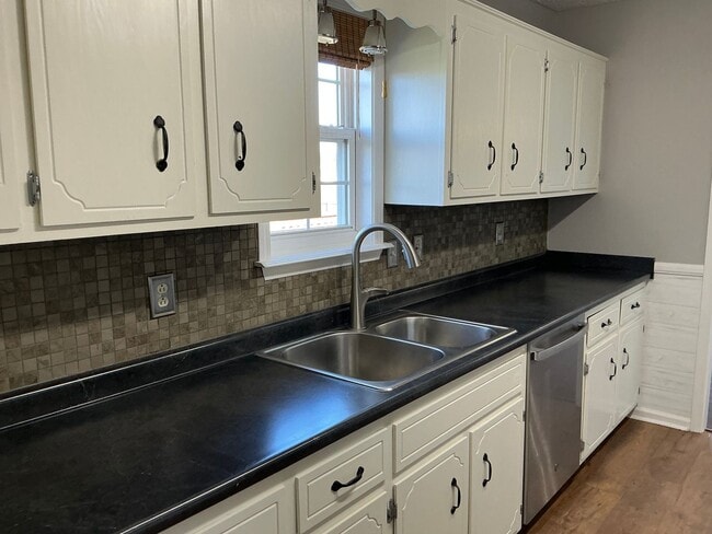 Building Photo - 714 Shetland Dr