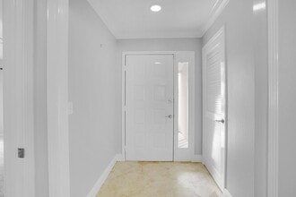 Building Photo - 319 L'Atrium Dr