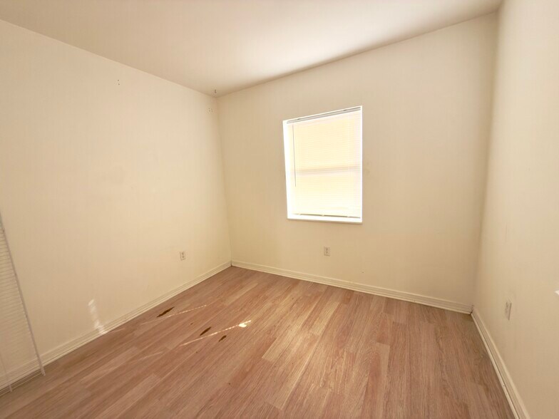 Building Photo - 12844 Florida Ave