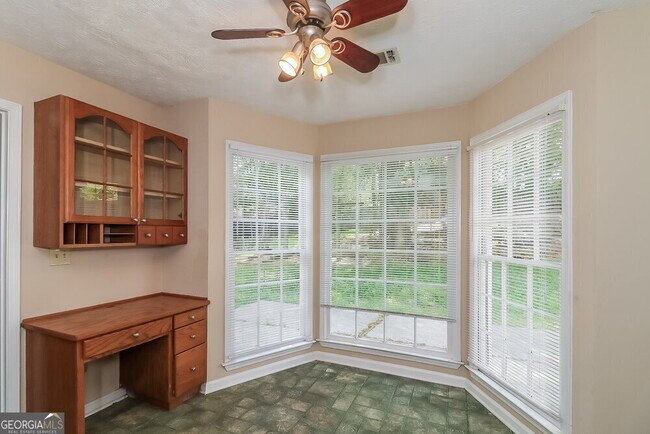 Building Photo - 2885 Summit View Ct