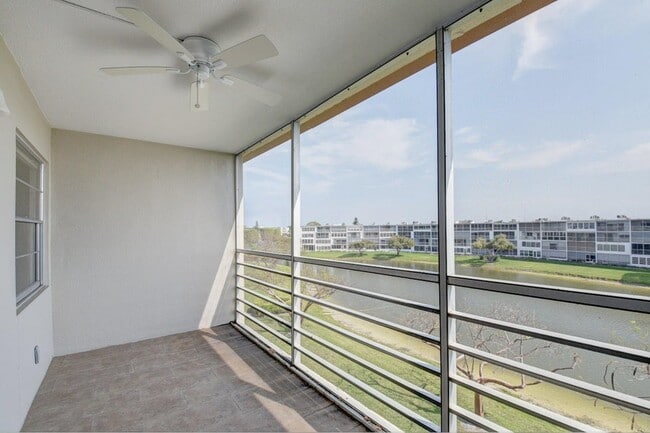 Building Photo - 4028 Newcastle B