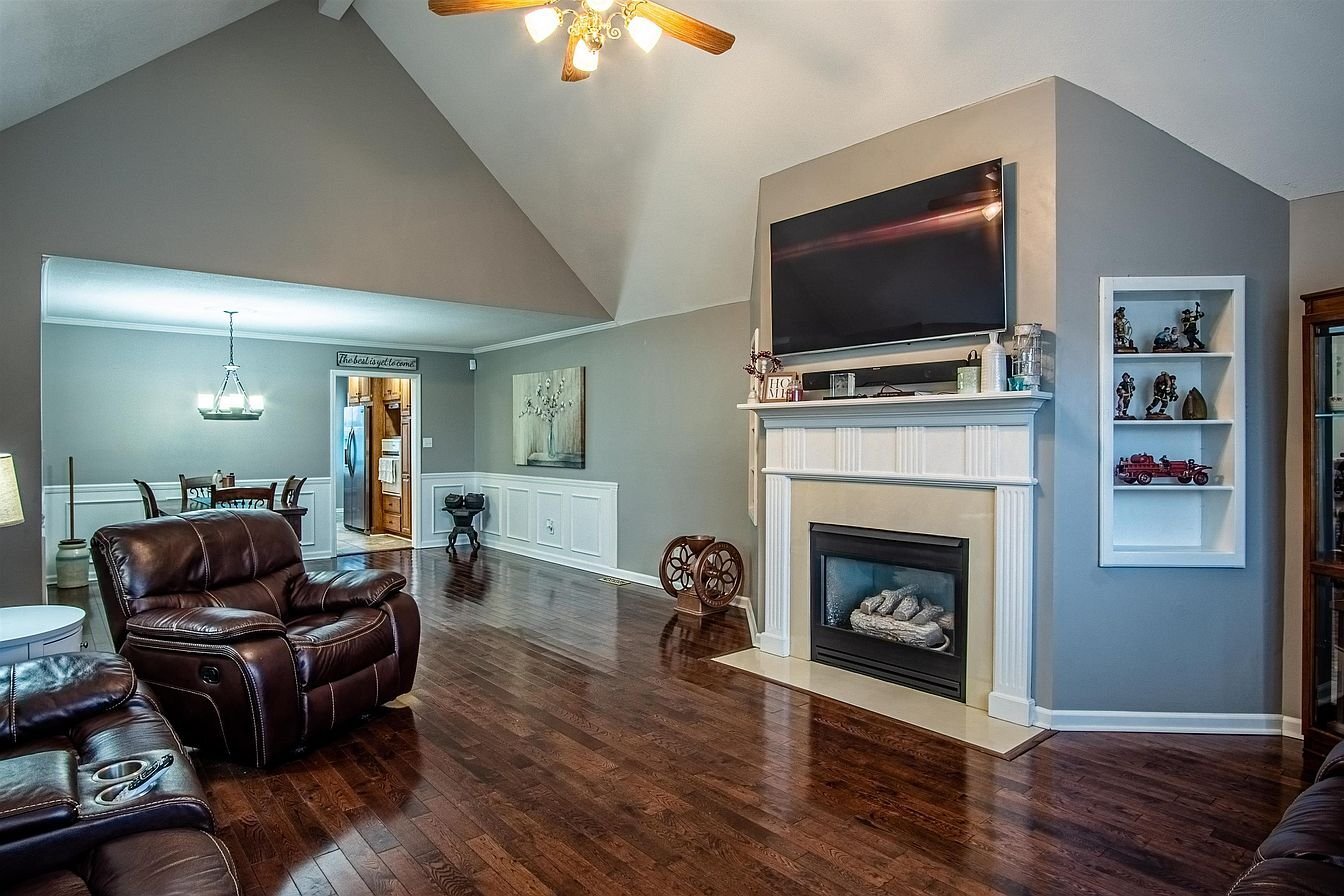 Building Photo - 304 Twin Oak Dr