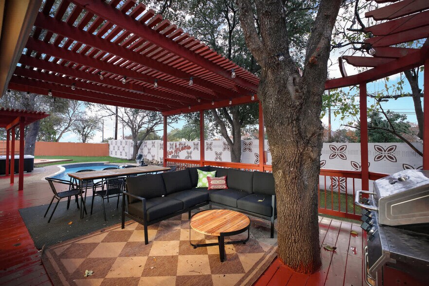 Building Photo - 2751 Forest Spur