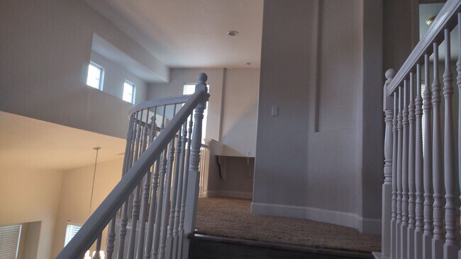 Building Photo - 6121 Lockridge Dr