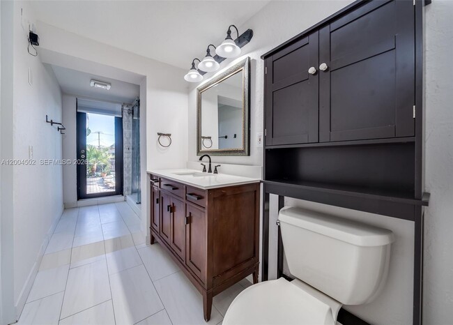 Building Photo - 1704 SW 5th Ct