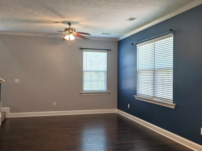Building Photo - 697 Red Cedar Ct