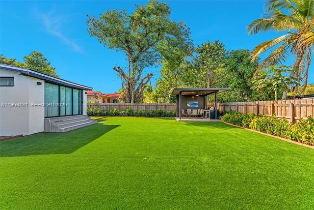 Building Photo - 231 NE 45th St