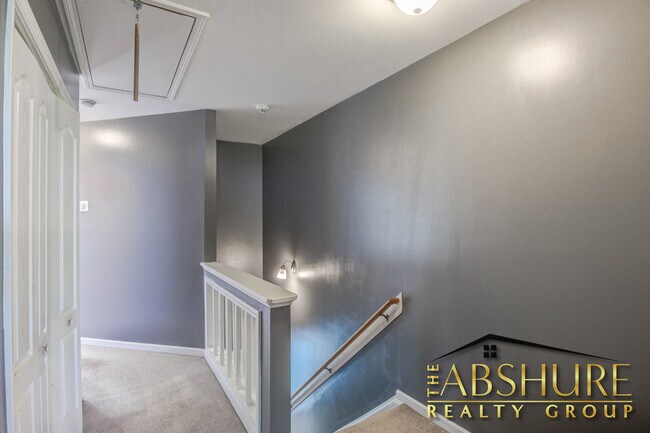 Building Photo - 2136 Sunny Cove Dr