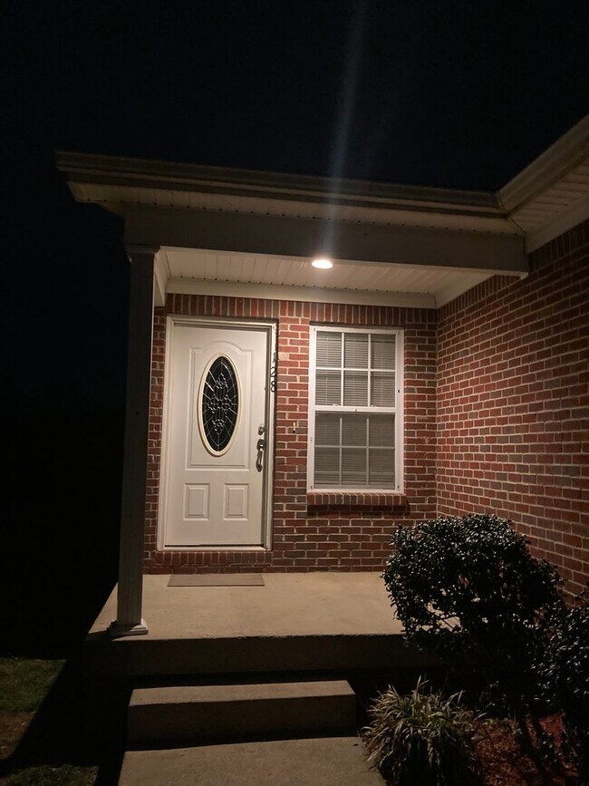 Building Photo - 128 Twin Lakes Dr
