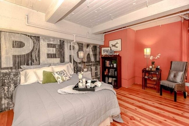 Building Photo - Beautiful Downtown Condo in Tacoma