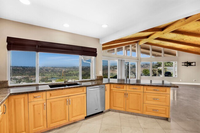 Building Photo - Luxury View Home On Canyon Rim