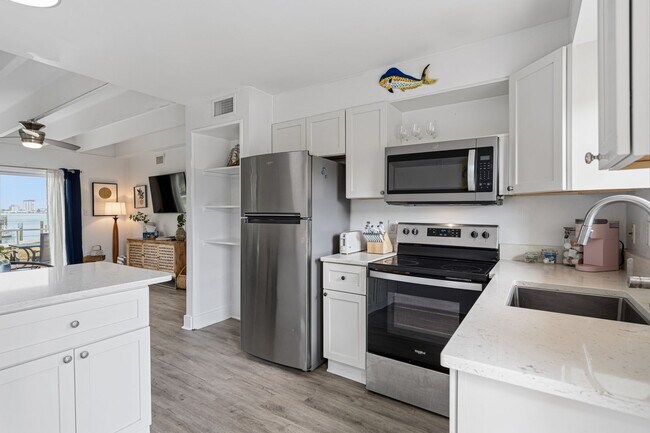 Building Photo - 334 Bluefish Dr