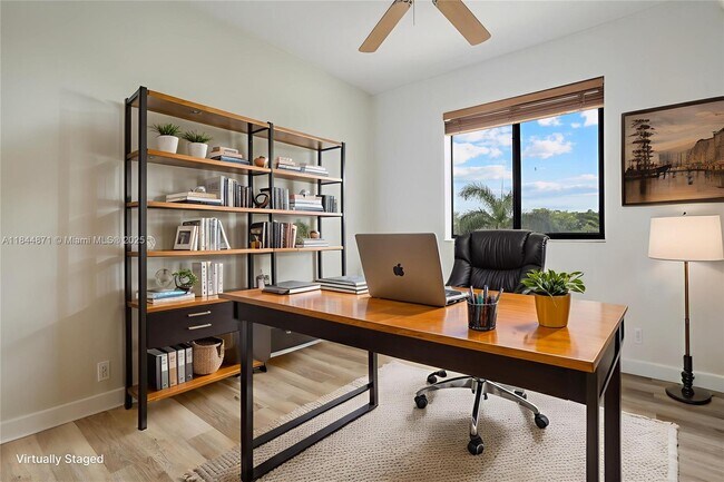 Building Photo - 9340 Fontainebleau Blvd