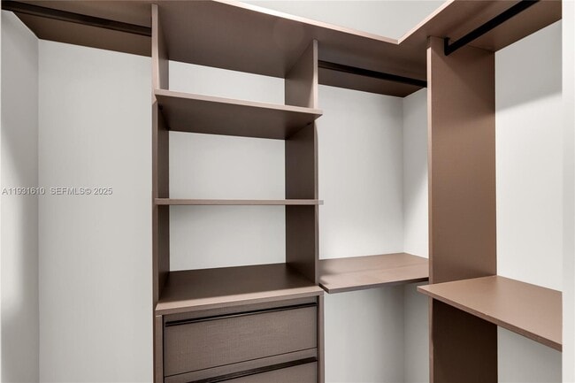 Building Photo - 11 NE 6th St