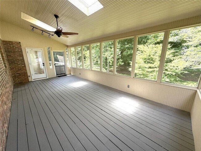 Building Photo - 1150 Falstaff Dr