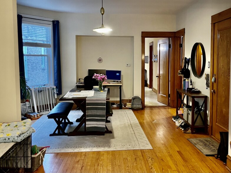 Building Photo - 4242 N Damen Ave