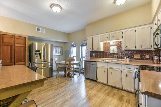 Building Photo - 411 Sailfish