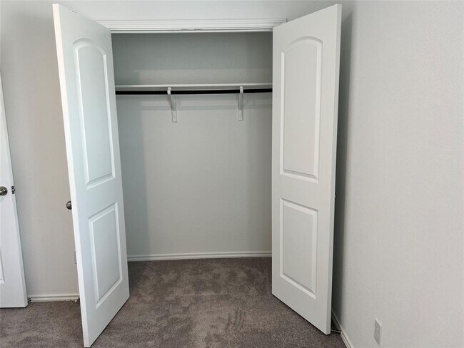Building Photo - 2053 Cliffbrake Wy