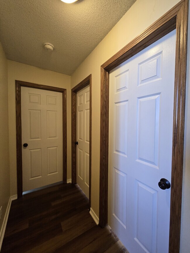 Building Photo - 4462 S Elizabeth Ave