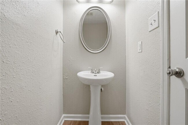 Building Photo - 215 Winding River Dr