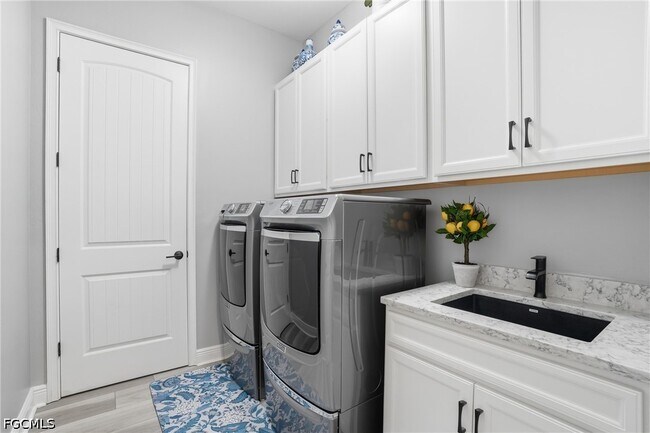 Building Photo - 3549 Pilot Cir