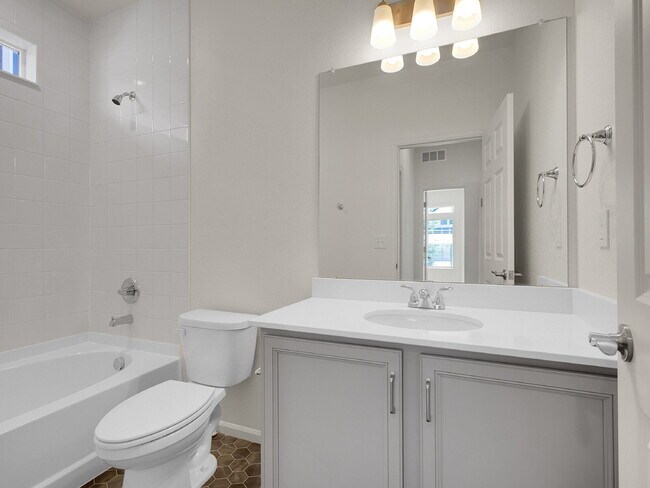 Building Photo - $3,295, 3 bed, 3 bath, located in Erie