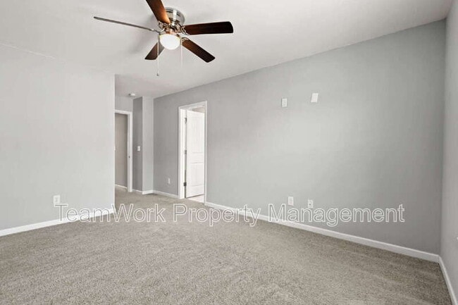 Building Photo - 526 Truman Dr