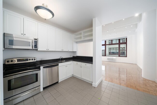 Building Photo - 1500 Hudson St