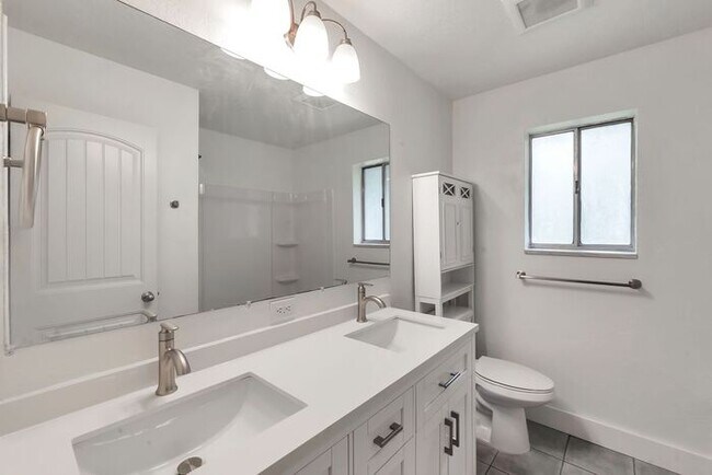 Building Photo - Remodeled 6 beds, 2 car garage!!