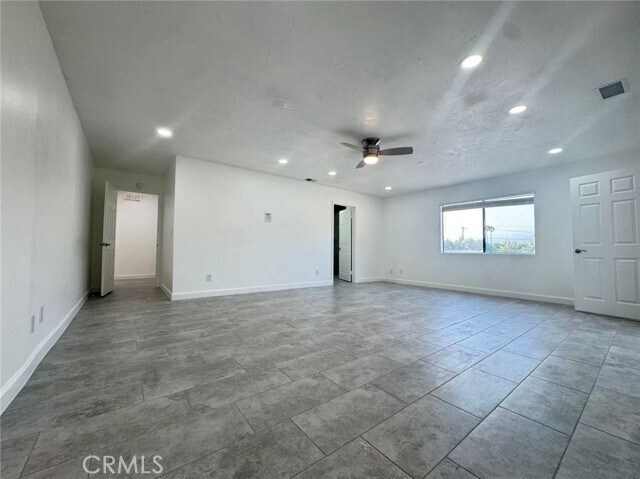 Building Photo - 3233 E Cameron Ave