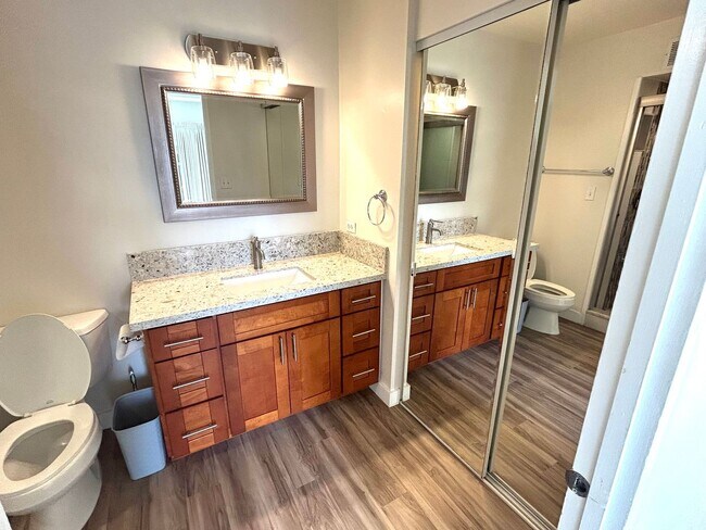 Building Photo - Waikiki! Marina Towers-Large, 2 Bdrm., 1.5 bath, cov'd pkg./washer/dryer in apt.