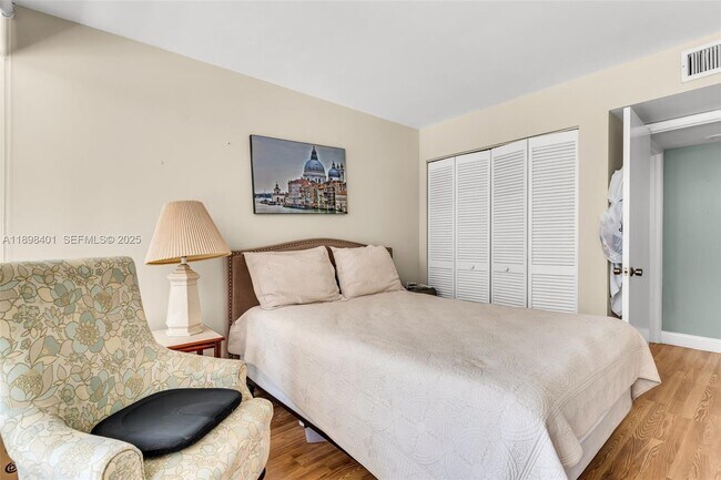 Building Photo - 1915 Brickell Ave